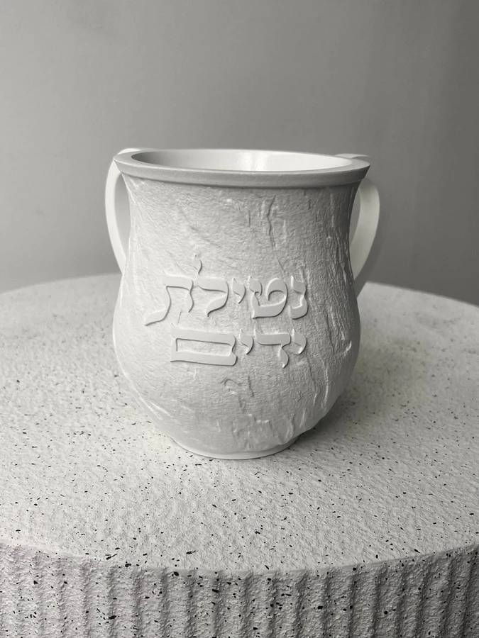 נטלה לבנה דמוי אבן