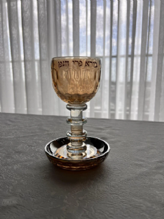 כוס קידוש מוזהבת