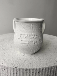 נטלה לבנה דמוי אבן